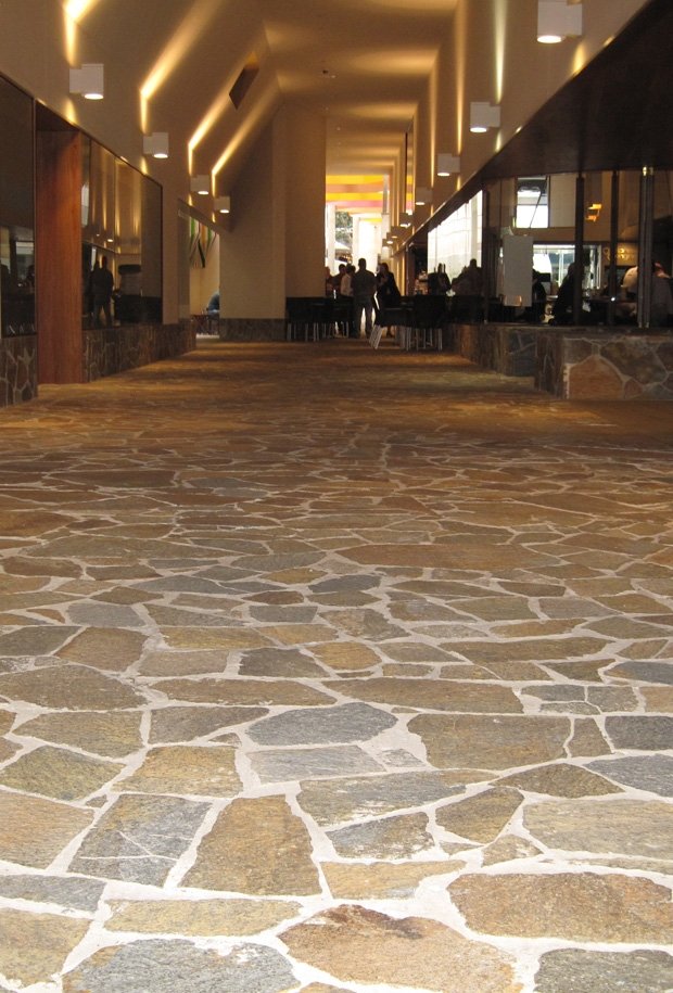 Полы из натурального камня